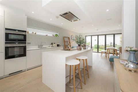 4 bedroom end of terrace house for sale, Noel Square, Teddington TW11