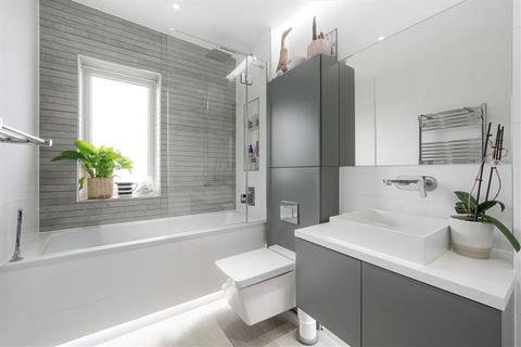 4 bedroom end of terrace house for sale, Noel Square, Teddington TW11