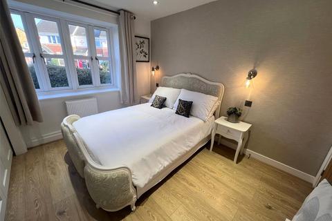 1 bedroom apartment to rent, Thorley Court, Swindon SN25