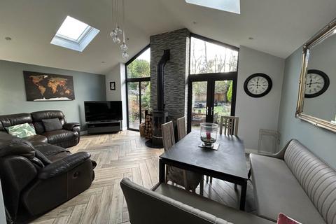 3 bedroom detached bungalow for sale, 18 Tulip Close, Oldham, OL9 9TF