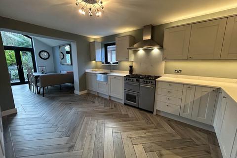 3 bedroom detached bungalow for sale, 18 Tulip Close, Oldham, OL9 9TF