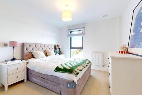 2 bedroom apartment for sale, The Broadway, Loughton IG10