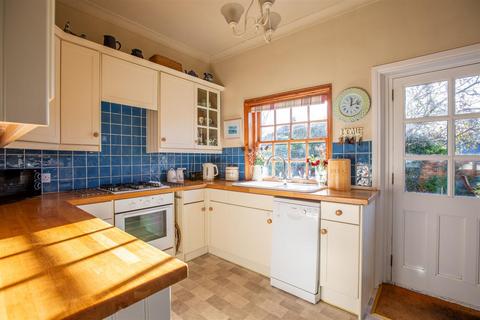 4 bedroom detached house for sale, Yalding Hill, Maidstone