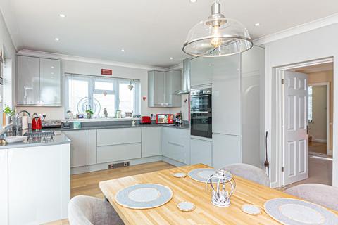 4 bedroom detached house for sale, Heath Road, Leighton Buzzard