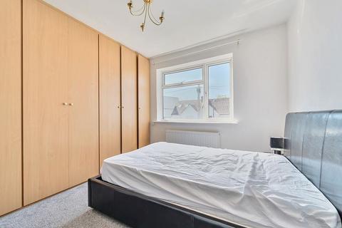 3 bedroom maisonette to rent, Burgess Avenue, NW9