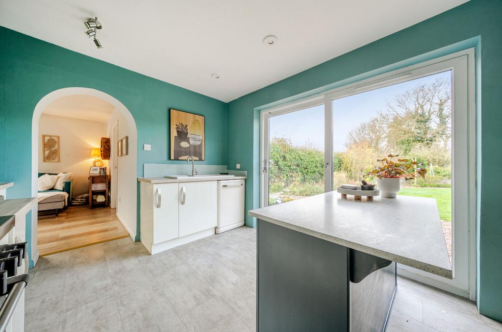 -69300442c182c-l-1384861-12-692f1566d9f1d