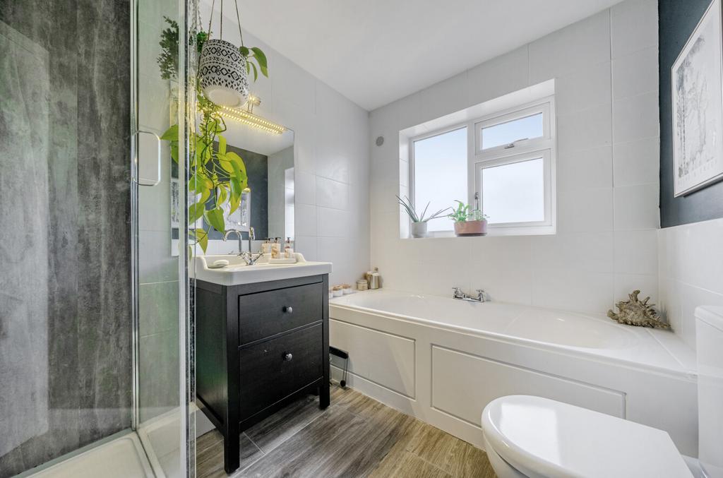 -693004587b256-l-1384861-5-692f1547231f4