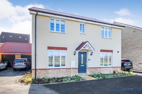 4 bedroom detached house for sale, Rutherford Crescent, Leighton Buzzard