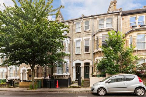 Studio to rent, Gascony Avenue, London NW6
