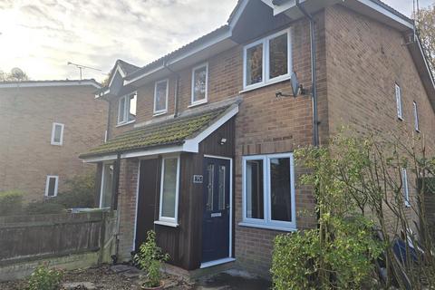 1 bedroom end of terrace house to rent, Chiltern Avenue, Farnborough GU14