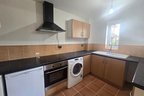 1 bedroom end of terrace house to rent, Chiltern Avenue, Farnborough GU14