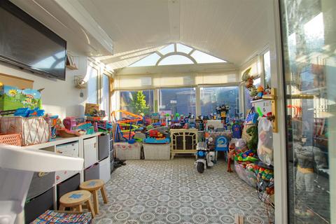 3 bedroom detached house to rent, Melrose Drive, Stockton-On-Tees