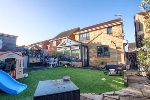 3 bedroom detached house to rent, Melrose Drive, Stockton-On-Tees