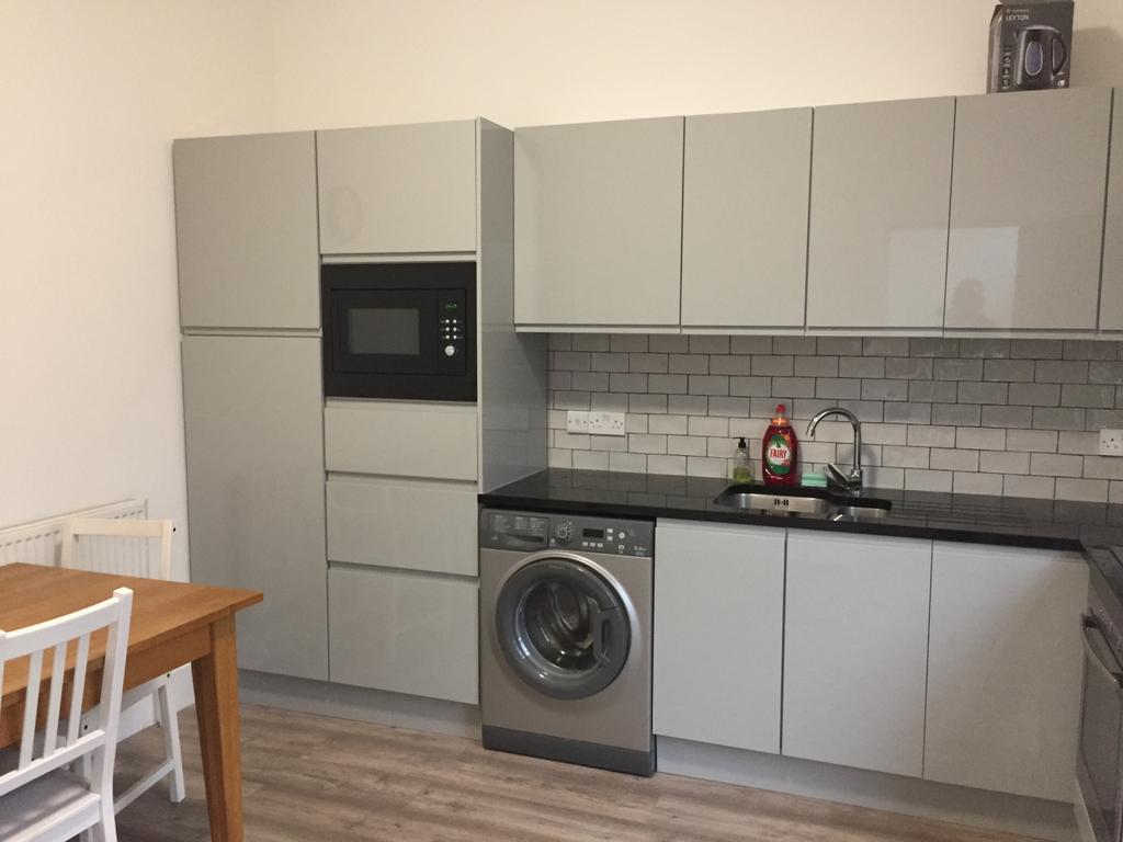 74 Queen Street, Room 2