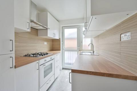 2 bedroom flat to rent, Woodside, Wimbledon, London, SW19