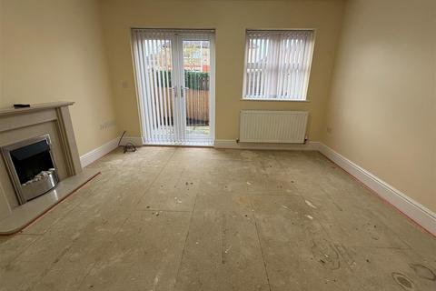 4 bedroom townhouse for sale, Rushdene Court, Wyke, Bradford