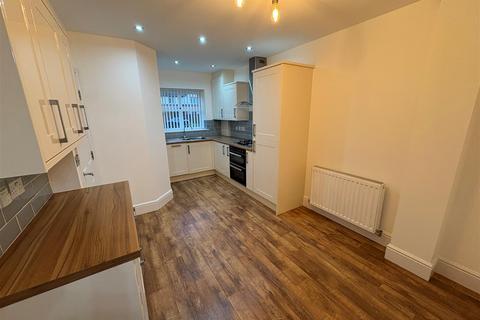 4 bedroom townhouse for sale, Rushdene Court, Wyke, Bradford