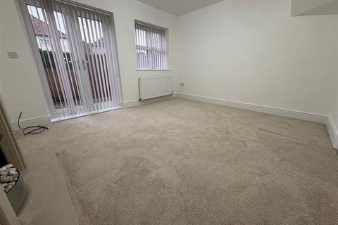 4 bedroom townhouse for sale, Rushdene Court, Wyke, Bradford