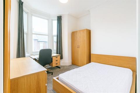 6 bedroom flat to rent, Grosvenor Road, Jesmond,
