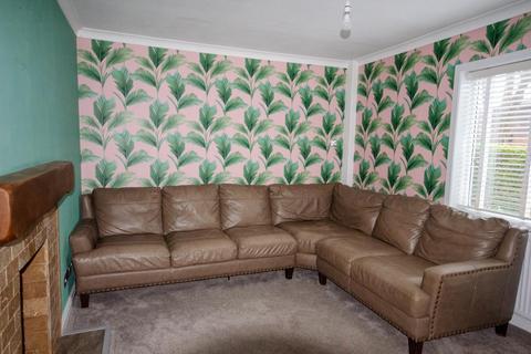 3 bedroom semi-detached house to rent, Oak Tree Estate, Preston, Hull