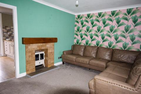 3 bedroom semi-detached house to rent, Oak Tree Estate, Preston, Hull