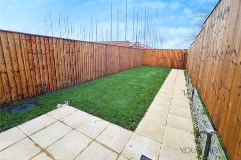 3 bedroom terraced house to rent, Zeppelin Gardens, Nottingham NG16