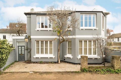 undefined, The Green, London SW19