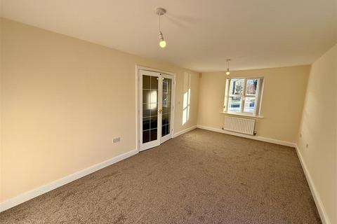 3 bedroom detached house to rent, Thoresby Road, Mansfield NG19