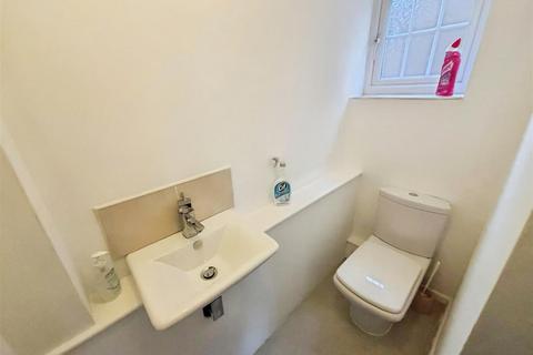 3 bedroom detached house to rent, Bettina Close, Nuneaton