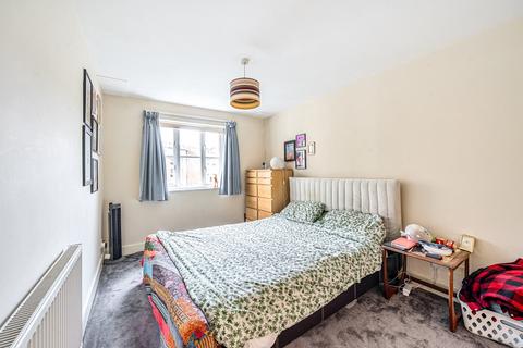 undefined, Victory Place London E14