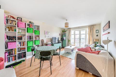 2 bedroom flat for sale, Victory Place London E14
