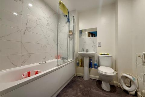 1 bedroom apartment to rent, High Road, Ilford