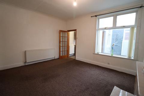 3 bedroom end of terrace house to rent, London Road, Blackburn, BB1