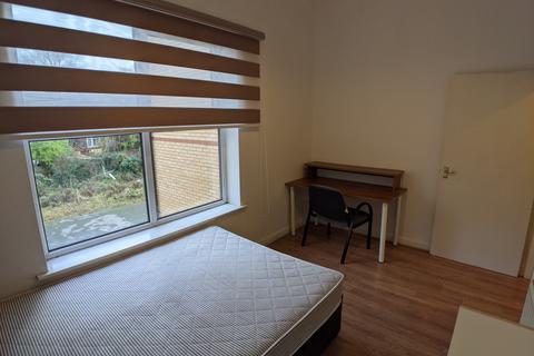2 bedroom flat to rent, Mitford Road, Manchester M14