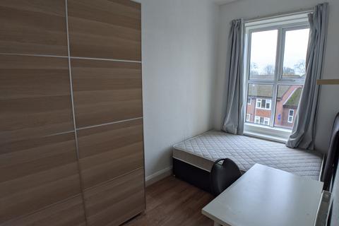 2 bedroom flat to rent, Mitford Road, Manchester M14