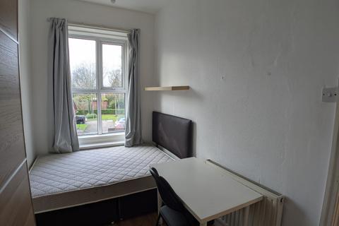 2 bedroom flat to rent, Mitford Road, Manchester M14