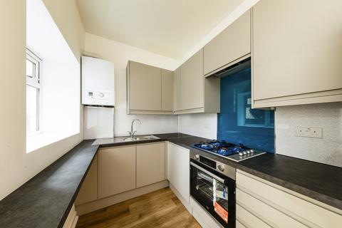 2 bedroom apartment to rent, Birchanger Road, London, SE25
