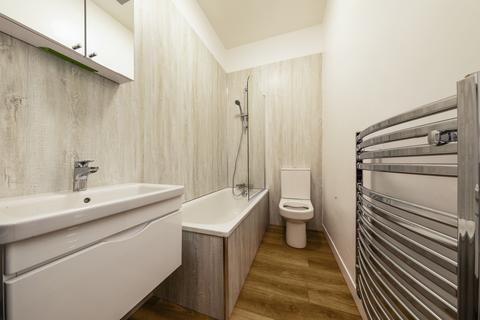 2 bedroom apartment to rent, Birchanger Road, London, SE25
