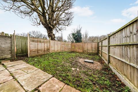 2 bedroom apartment to rent, Birchanger Road, London, SE25