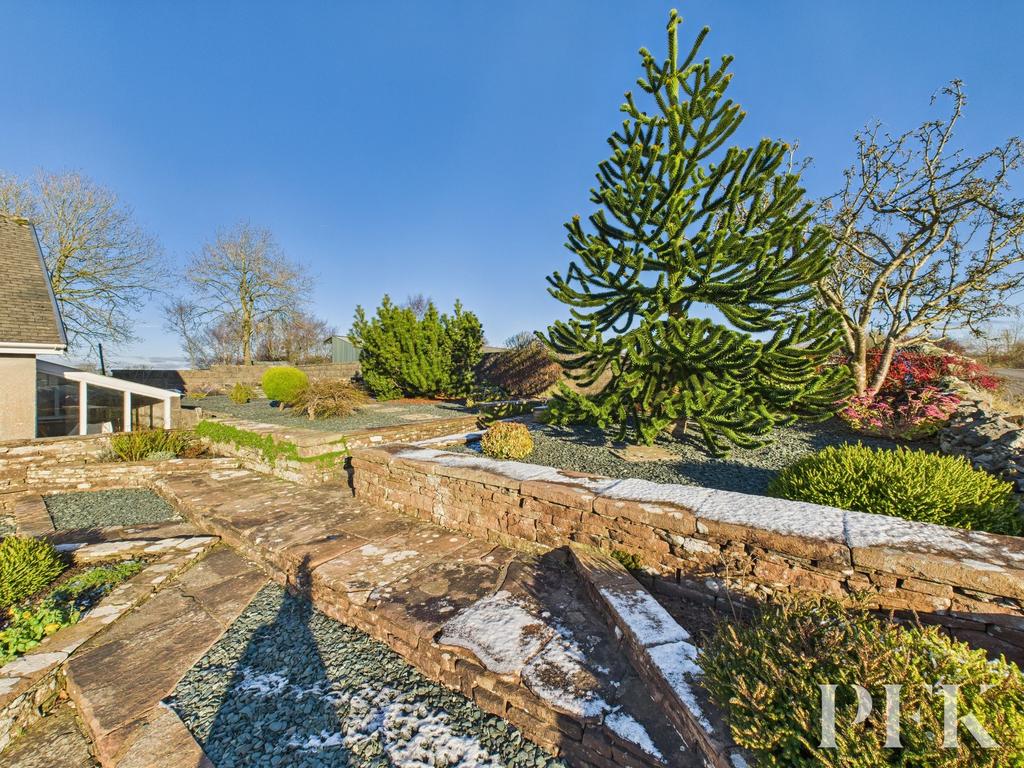 Side to Front Garden