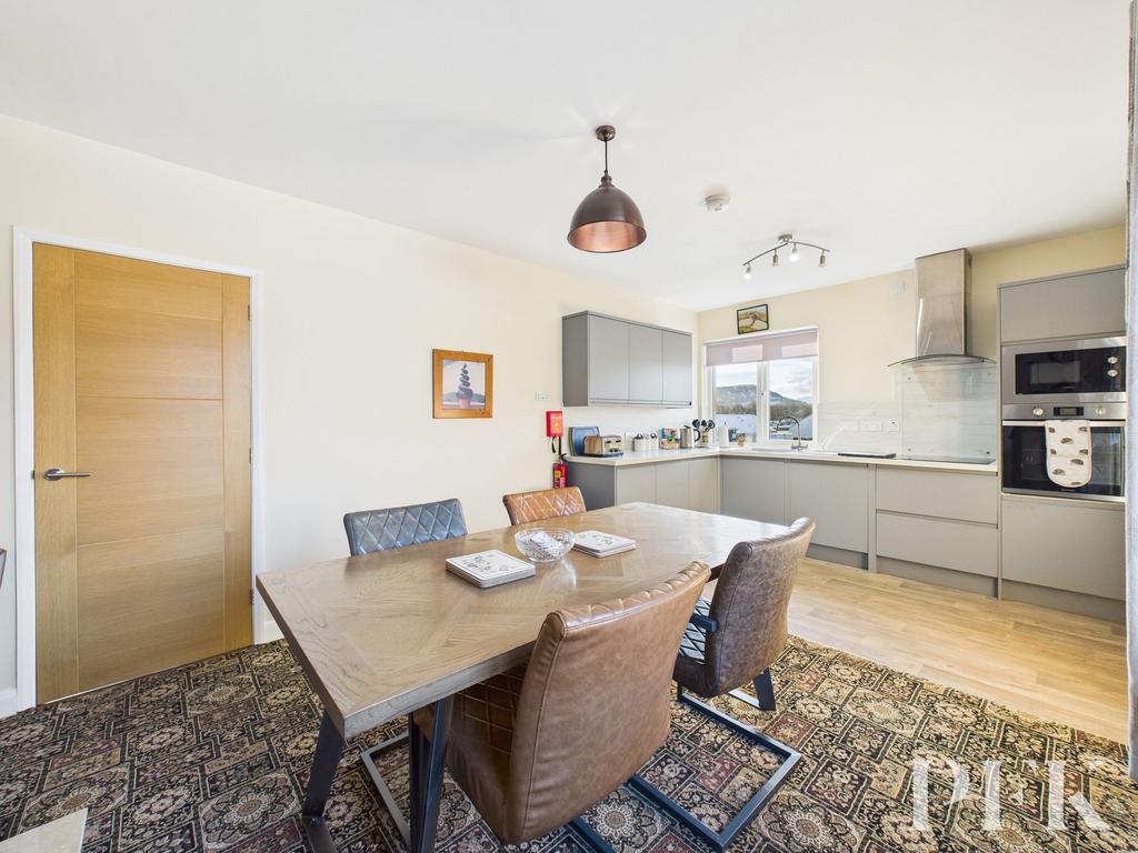 Kitchen / Dining