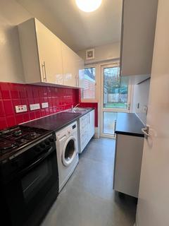 3 bedroom semi-detached house to rent, Maple Avenue, Harrow HA2