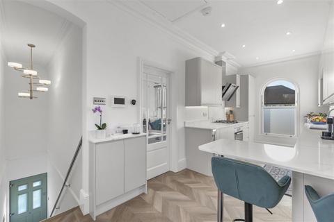 3 bedroom maisonette for sale, Station Road, Winchmore Hill, N21