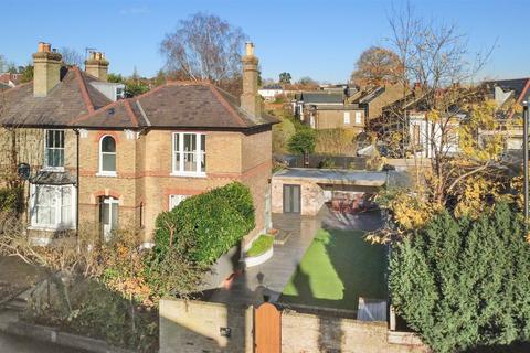 Station Road, Winchmore Hill, N21