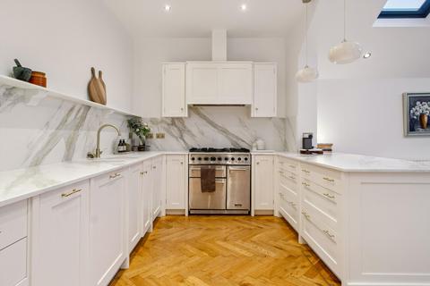 4 bedroom terraced house to rent, Rusthall Avenue, London, W4