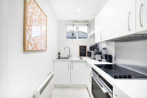 3 bedroom apartment to rent, Trebovir Road, Earls Court, SW5