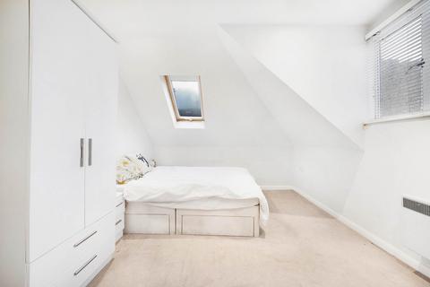 3 bedroom apartment to rent, Trebovir Road, Earls Court, SW5