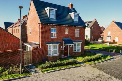 4 bedroom detached house for sale, Sutton Grove, Aylesbury HP22