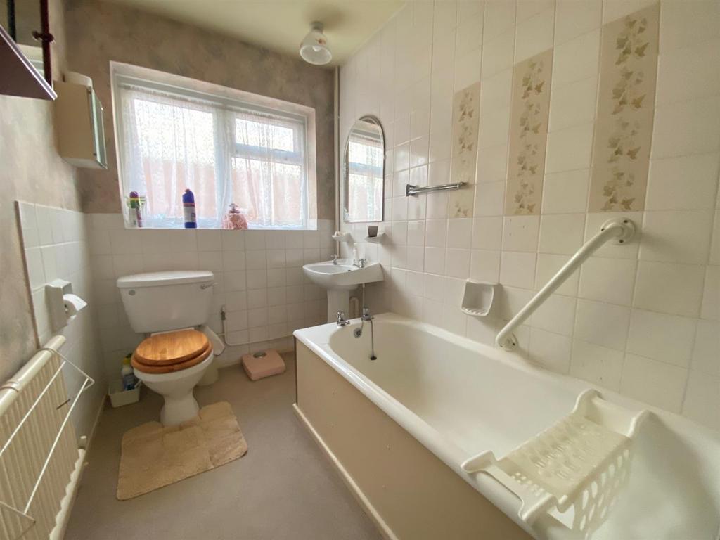 Bathroom.jpg