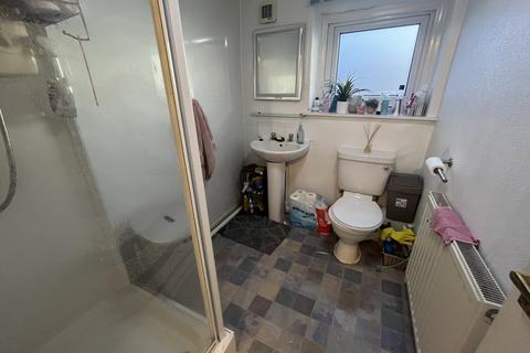 2 bedroom flat to rent, Mitford Road, Manchester M14